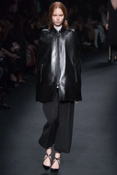 Look 17